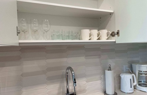 Tsawwassen Apartment | Pacific Ocean Breeze Retreat