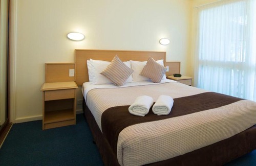 Elizabeth Beach Resort | Family-Friendly Pacific Palms Resort with Pool & Hot Tub