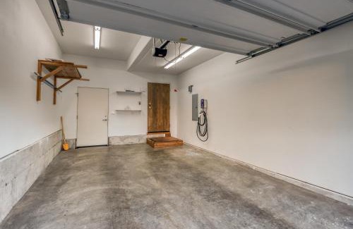 Lincoln City House | Pet-Friendly Pacific Peeks One with Ocean Views & EV Charger