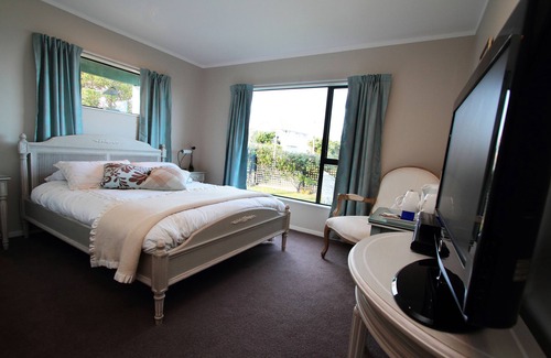 Wellington Bed & Breakfast | Picturesque Pacific View Bed and Breakfast with Delicious Breakfast