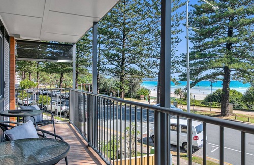 Coolangatta Apartment | Oceanfront Pacific View Unit 3 with Balcony in Rainbow Bay