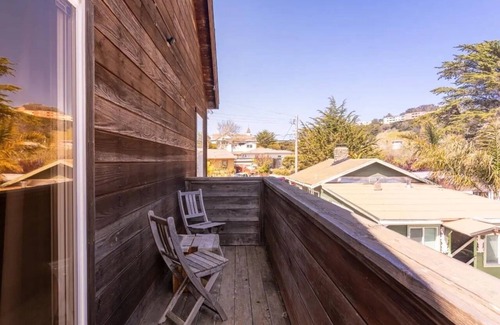 Sharp Park House | Beachside Haven: Pacifica Storybook Beach House Awaits