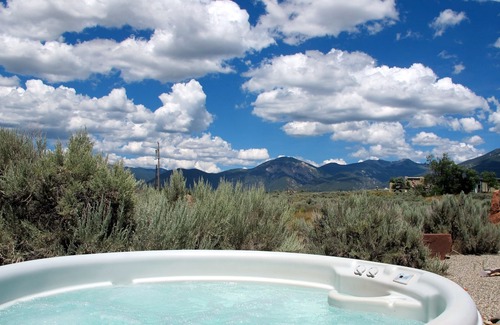 El Prado House | Escape to Pacifico: Pet-Friendly Retreat with Hot Tub