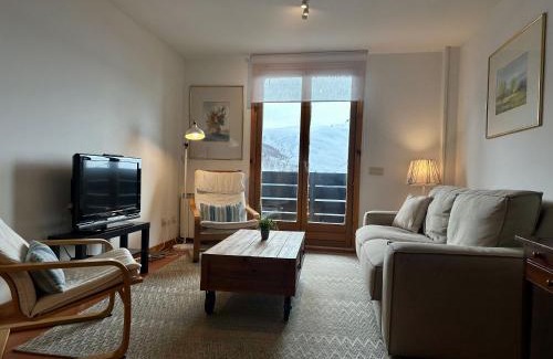 Formigal Apartment | Exclusive Pacino Hotel with Parking in the Heart of Pirineos