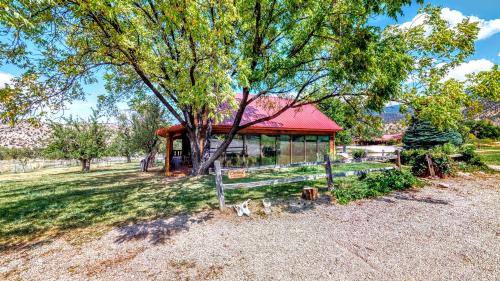 Spanish Valley House | Relax at Pack Creek ~ Orchard House with Hot Tub Access