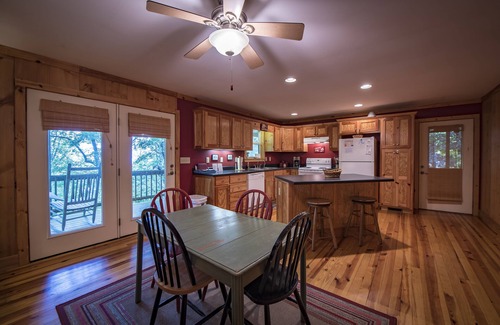Mentone Cottage | Top-Rated Getaway at Lookout Mountain with Pool & Kitchen