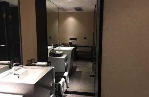 Guangzhou Hotel | Convenient Paco Hotel Dongpu: Free Shuttle & Great Amenities