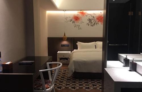 Guangzhou Hotel | Convenient Paco Hotel Dongpu: Free Shuttle & Great Amenities