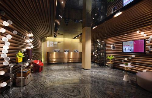 Haizhu Hotel | Convenient Paco Hotel Jiangtai Lu Metro with Free Shuttle