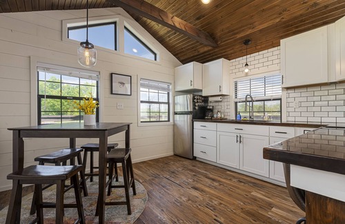 Marion Cabin | Explore Paddle Boarding, Hiking & Wineries Nearby