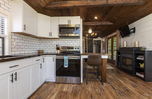 Marion Cabin | Explore Paddle Boarding, Hiking & Wineries Nearby