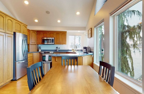 Lake Stevens House | Perfect Retreat with Private Dock & Lake View Amenities