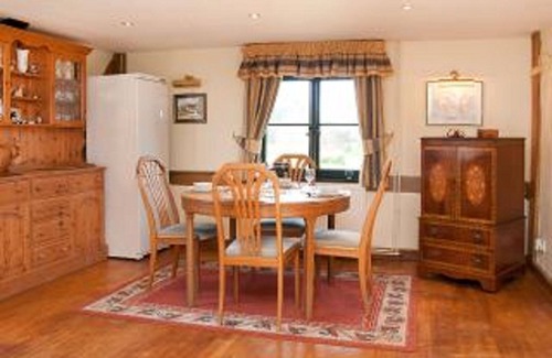 Woodbridge House | Pet-Friendly Paddock Barn: Perfect for Short & Long Stays