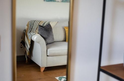 Winchcombe House | Pet-Friendly Paddock Cottage: A Family Retreat Awaits