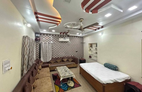 Abu Road Villa | Experience Comfort at Paddy's Home Stay: Family & Pet Friendly