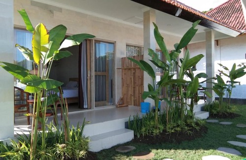 Medahan House | Budget-Friendly Padi Guest House with Ocean View