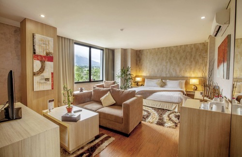 Bogor Selatan Hotel | Relaxing Padjadjaran Suites Resort with Pool & Spa Access