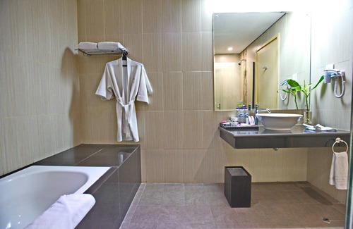 Bogor Selatan Hotel | Relaxing Padjadjaran Suites Resort with Pool & Spa Access