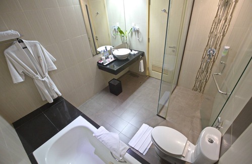Bogor Selatan Hotel | Relaxing Padjadjaran Suites Resort with Pool & Spa Access