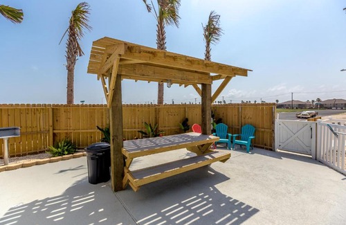 Corpus Christi Villa | Beachfront Serenity at Padre Beach View 201K - Guest Rated 10/10