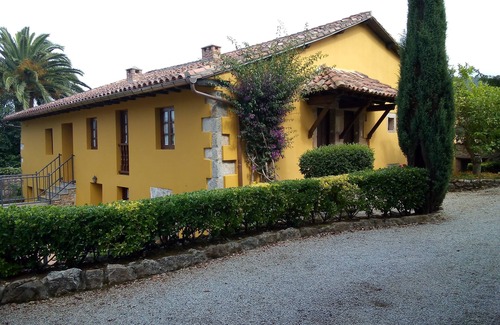 Alfoz de Lloredo Cottage | Padruno 4 Apartments: Oceanfront Getaway with Spa Access