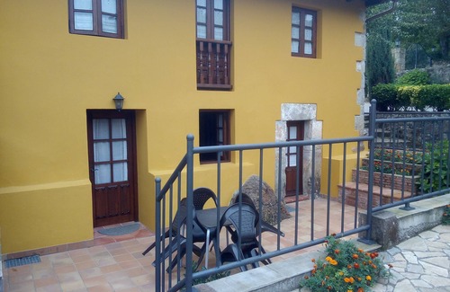 Alfoz de Lloredo Cottage | Padruno 4 Apartments: Oceanfront Getaway with Spa Access
