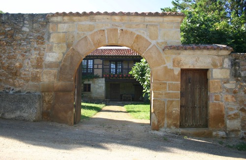 Alfoz de Lloredo Cottage | Cozy Padruno Apartments for 2 with Spa & Kitchen Access