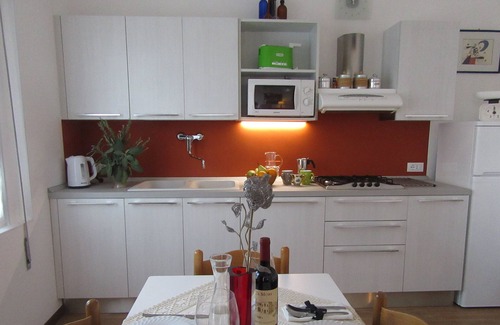 Padova Apartment | Bright Padua Apartment with Free Wifi & Parking, 10/10 Rated