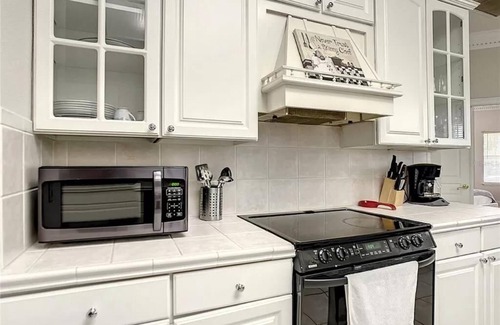 Summerfield House | Spacious Padua Stables House: Family-Friendly Retreat