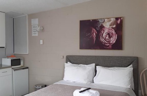 Paeroa Hotel | Pet-Friendly Paeroa Rail Trail Motel with Great Amenities
