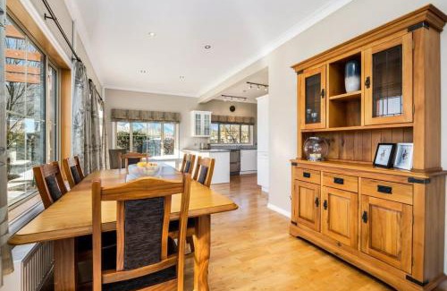 Lower Shotover House | Guest Rated 10/10: Paeroa View - Family-Friendly Retreat