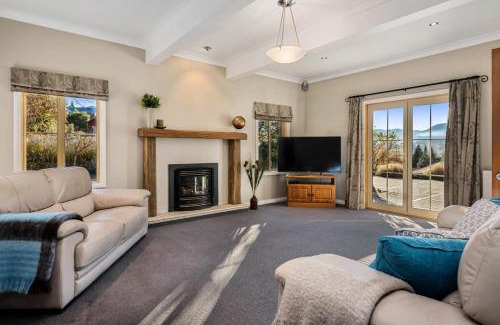 Lower Shotover House | Guest Rated 10/10: Paeroa View - Family-Friendly Retreat