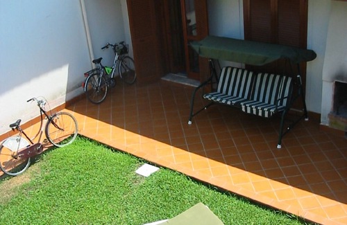Laura Villa | Oceanfront Villa in Paestum with Pool and Garden Bliss