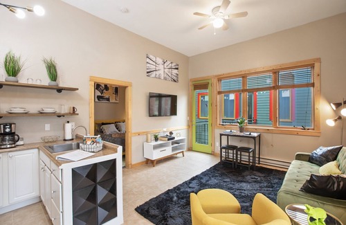 Victor Apartment | Mid-Century Modern Vacation Rental with Historic Views