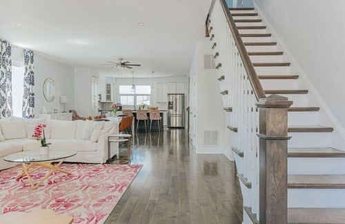 Starr Hill House | Comfortable Midterm Stays with Kitchen & Breakfast Options