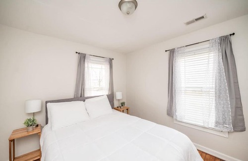 Lynchburg House | Convenient Page's Farmhouse - Steps from Downtown Fun
