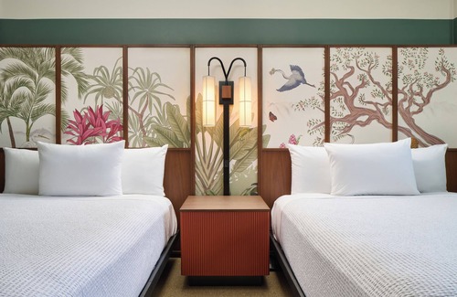 Ala Moana Hotel | Discover Pagoda Hotel: Family-Friendly with Pool & Dining