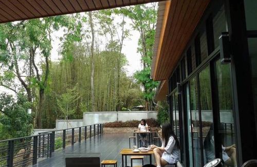 K. Phu Pieng Hotel | Pet-Friendly Pagoda Sight Residence with Oceanfront Views