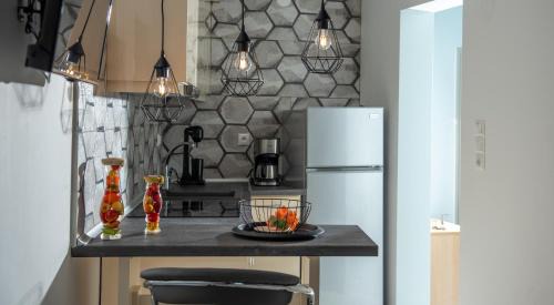 Toroni Apartment | Welcoming Pagona House: Oceanfront Bliss with Breakfast