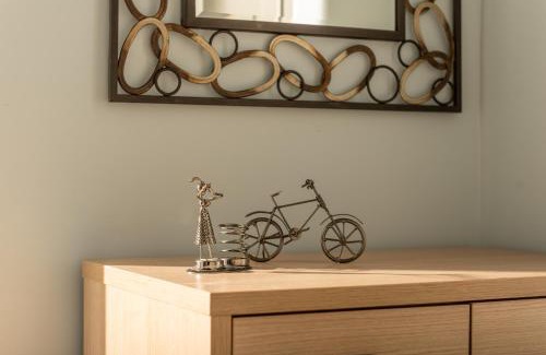 Toroni Apartment | Welcoming Pagona House: Oceanfront Bliss with Breakfast
