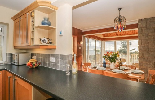 Aberdaron Cottage | Relaxing Oceanfront Stay at Paham with Pool & Pet-Friendly
