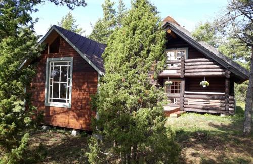 Kudjape House | Cozy Pähkli Seaside Cottage with Outdoor Patio & Kids’ Amenities