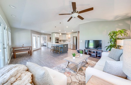Kapoho House | Quaint Pahoa House with Lanai Steps from the Ocean