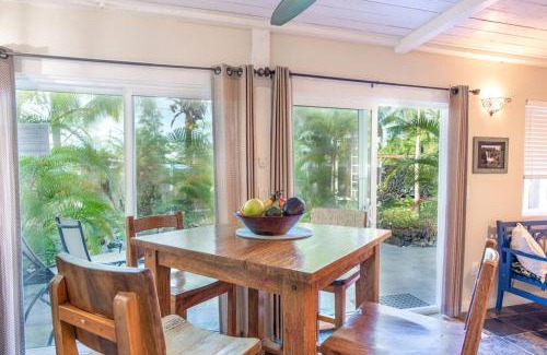 Kehena Apartment | Escape to Tropical Garden Getaway: Child-Friendly Retreat