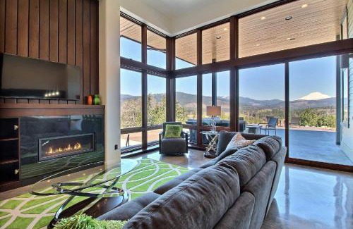 White Salmon House | Discover Pahtos Retreat: Cozy Home with Hot Tub Awaits