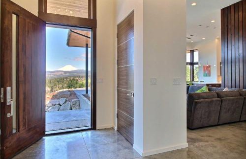 White Salmon House | Discover Pahtos Retreat: Cozy Home with Hot Tub Awaits