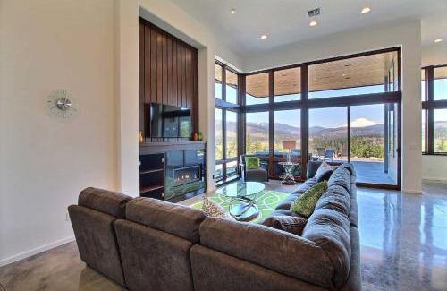 White Salmon House | Discover Pahtos Retreat: Cozy Home with Hot Tub Awaits