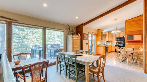 Tahoe Woods House | Relax at Paige Meadow by AvantStay near Lake Tahoe