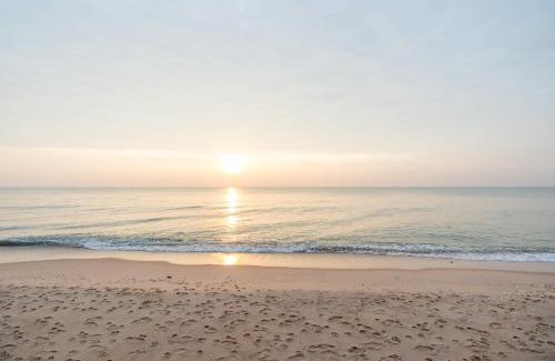 Cha-am Villa | Beachfront Bliss at Pailay Beachfront Villa Cha-Am