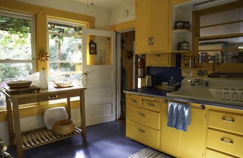 Mitchell Cottage | Discover Painted Hills Vacation: Pet-Friendly Oasis Awaits